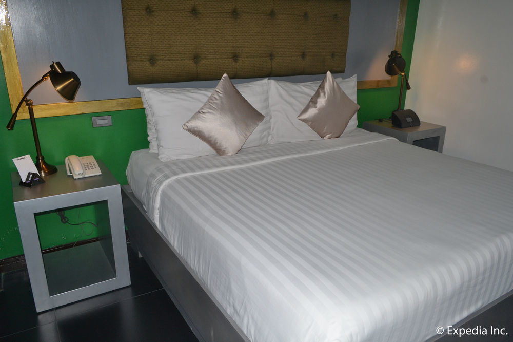 The Theodore Hotel タガイタイ エクステリア 写真