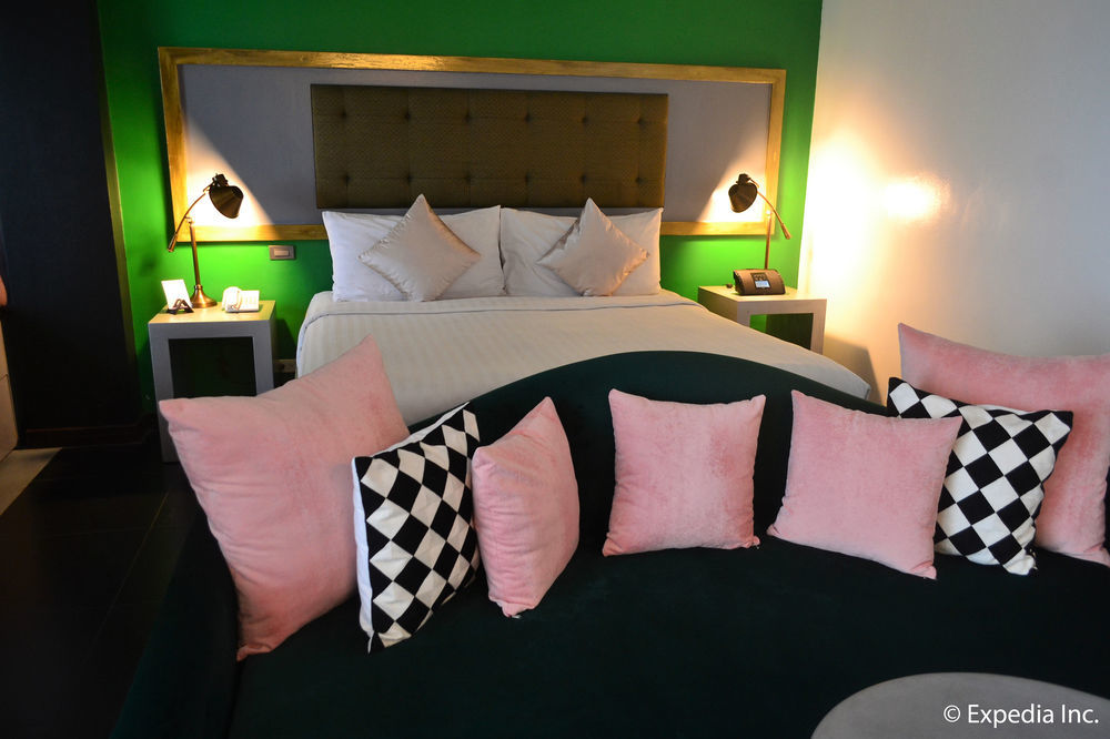 The Theodore Hotel タガイタイ エクステリア 写真